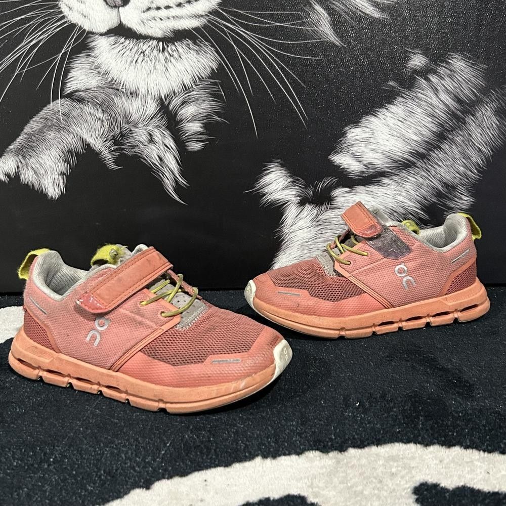 On Running Cloud Play 3KD11433990 Athletic Sneaker Boys 13 Orange Mesh Cushioned